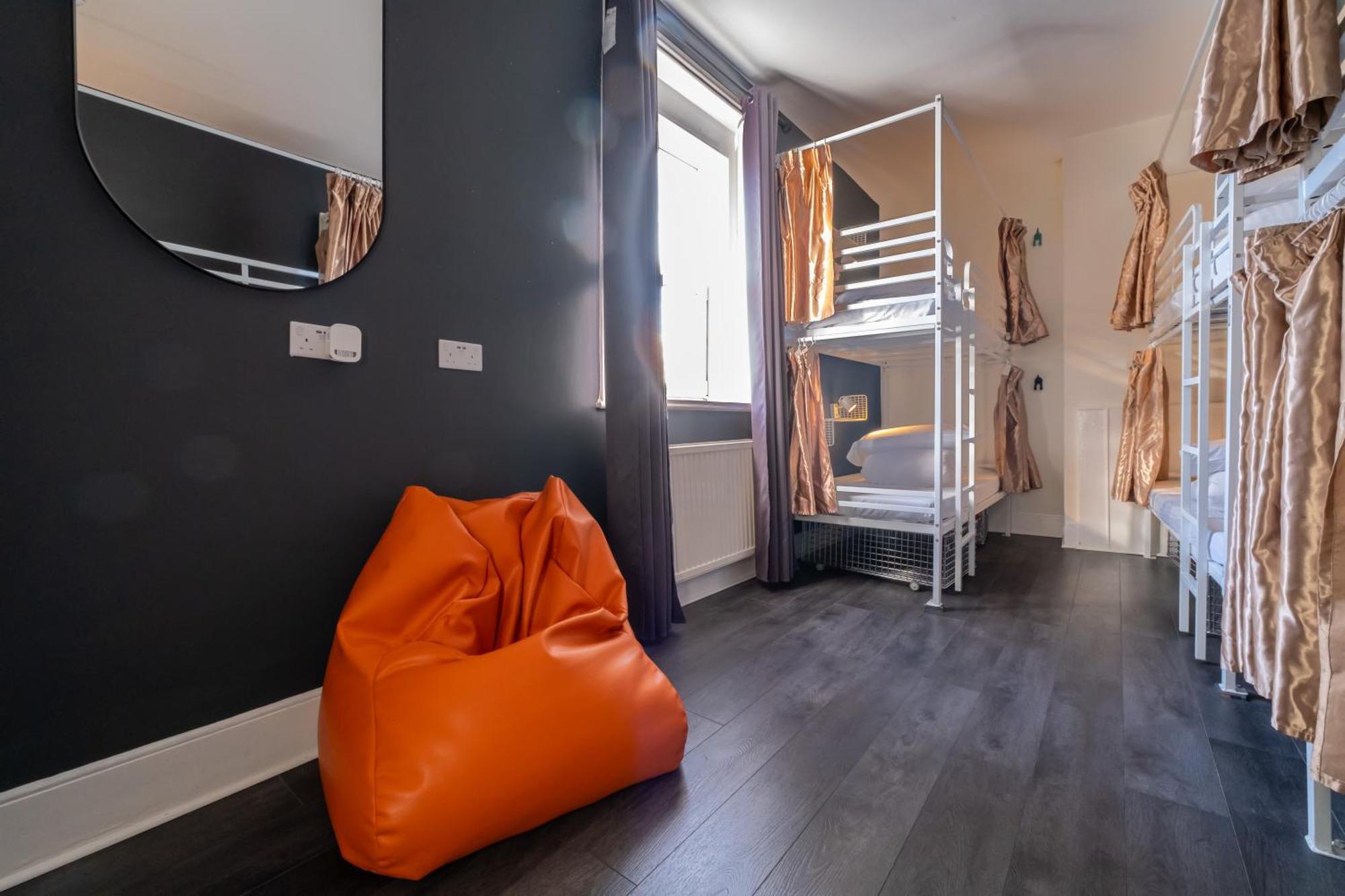 Book A Bed Hostels Лондон Экстерьер фото